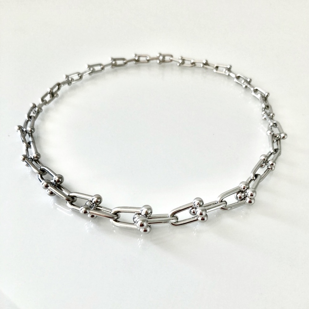 Hardware Graduated Link Size Necklace - Picture 3 of 11